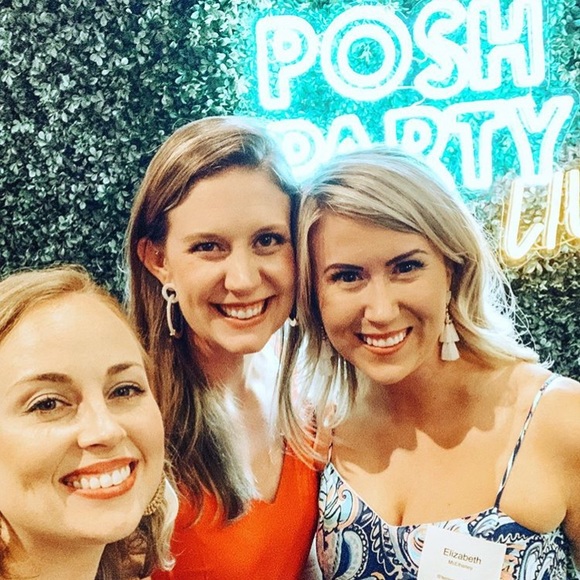 Meet your Posher, Elizabeth - Picture 3 of 7